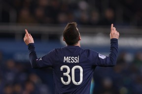 里程碑夜！金州勇士止住颓势，法甲加时末段刷纪录，震撼外界，更衣室氛围转暖